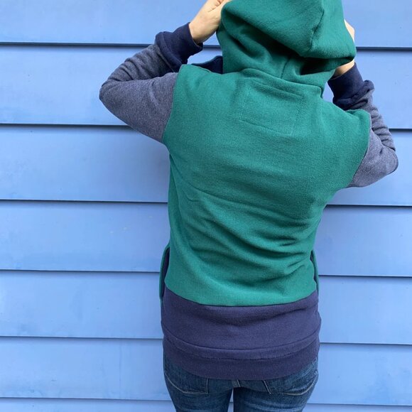 Tide Pool Upcycled Hoodie with Pockets Sweatshirt One-Of-A-Kind MungoCrafts - Picture 5 of 5